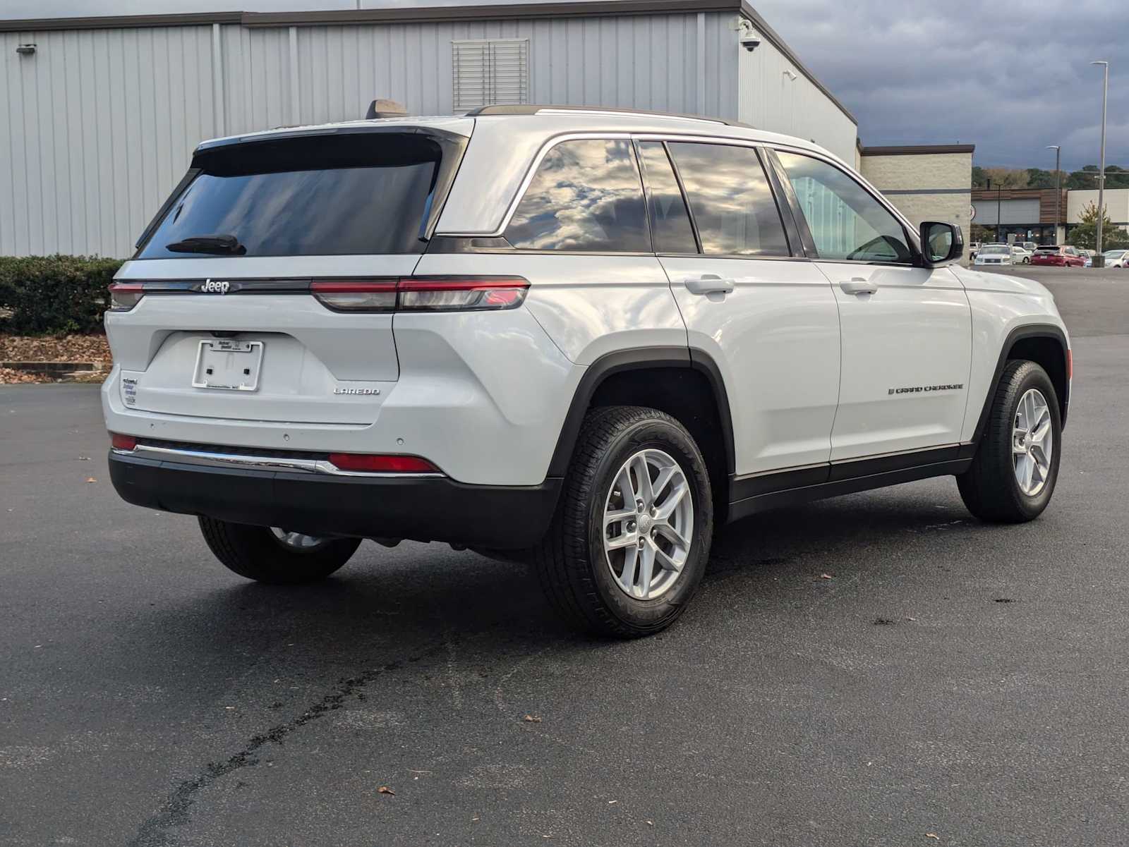 2023 Jeep Grand Cherokee Laredo 9