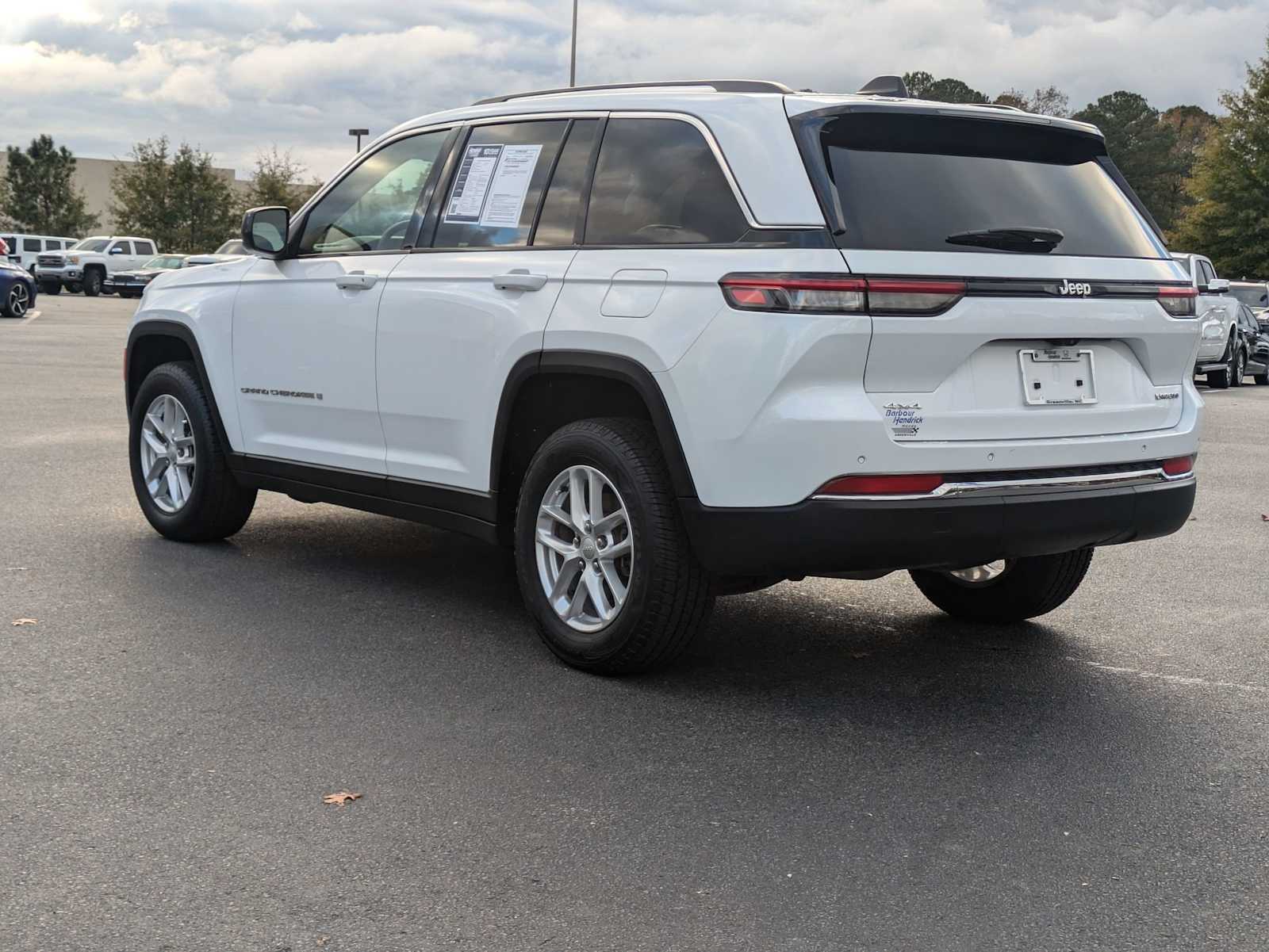 2023 Jeep Grand Cherokee Laredo 7