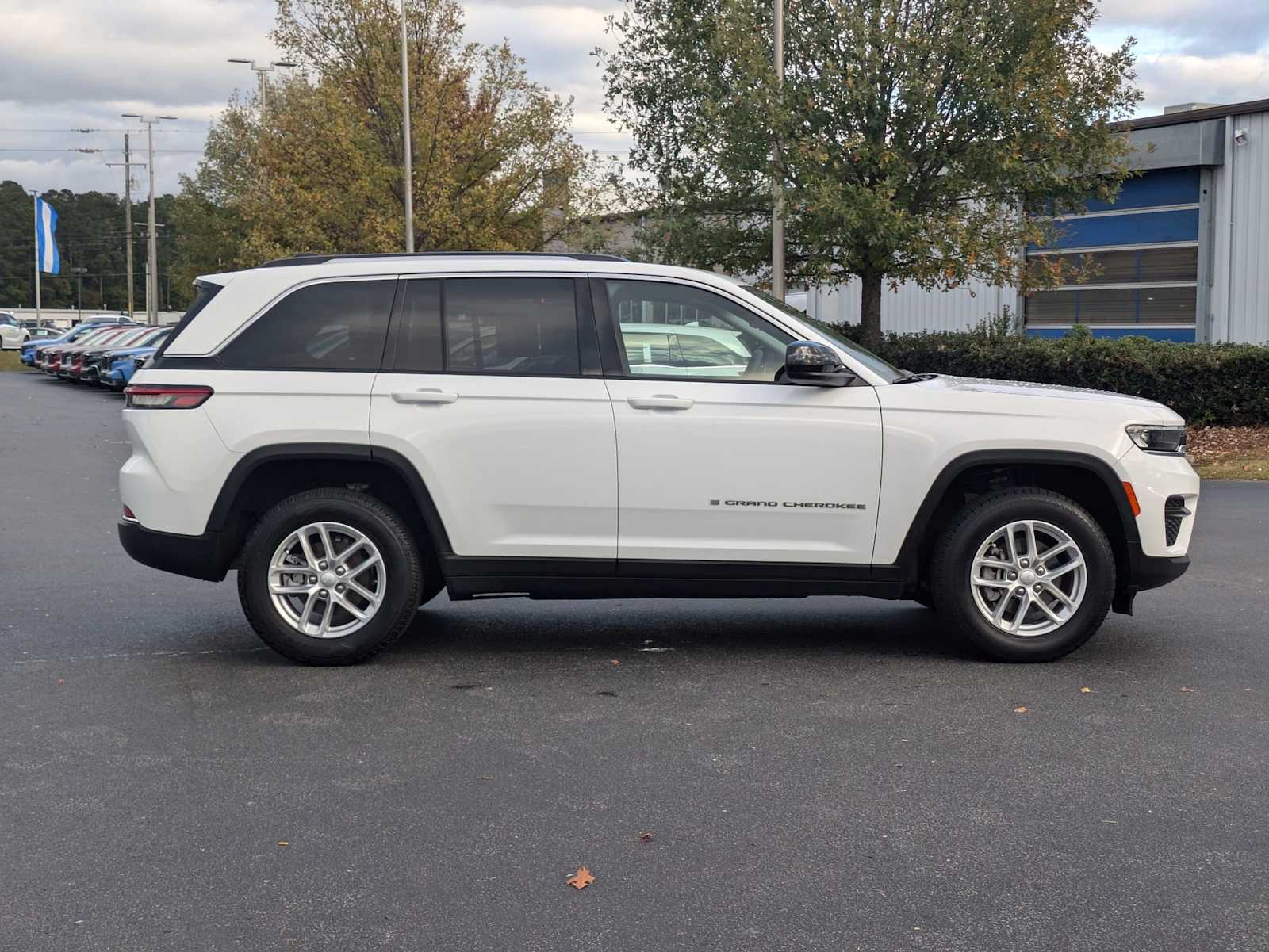 2023 Jeep Grand Cherokee Laredo 10