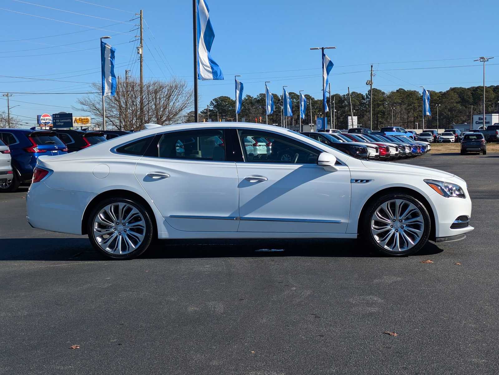 2017 Buick LaCrosse Essence 8