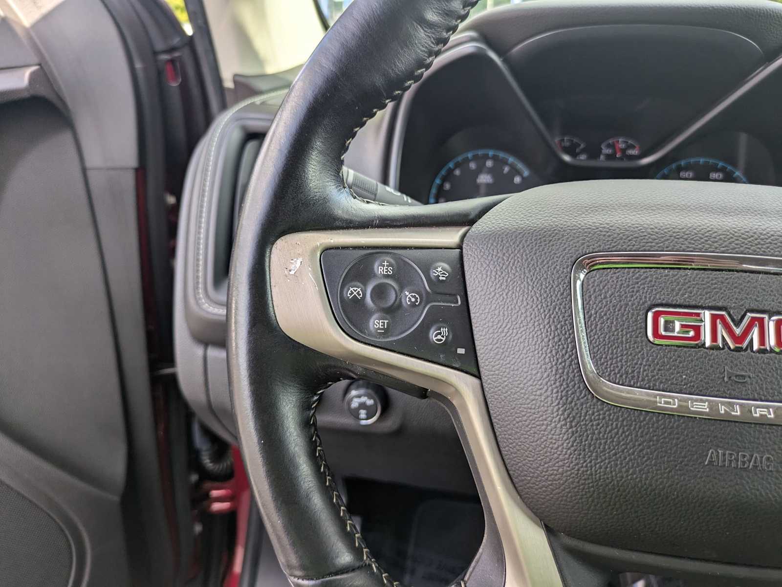 2018 GMC Canyon 4WD Denali Crew Cab 128.3 17