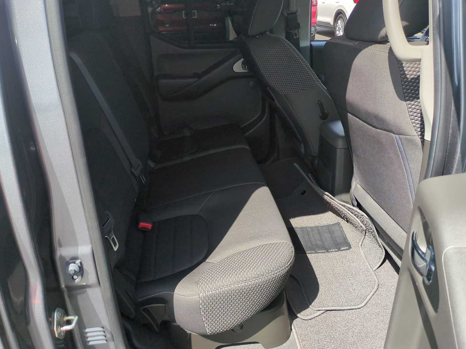 2019 Nissan Frontier S Crew Cab 4x4 Auto 30