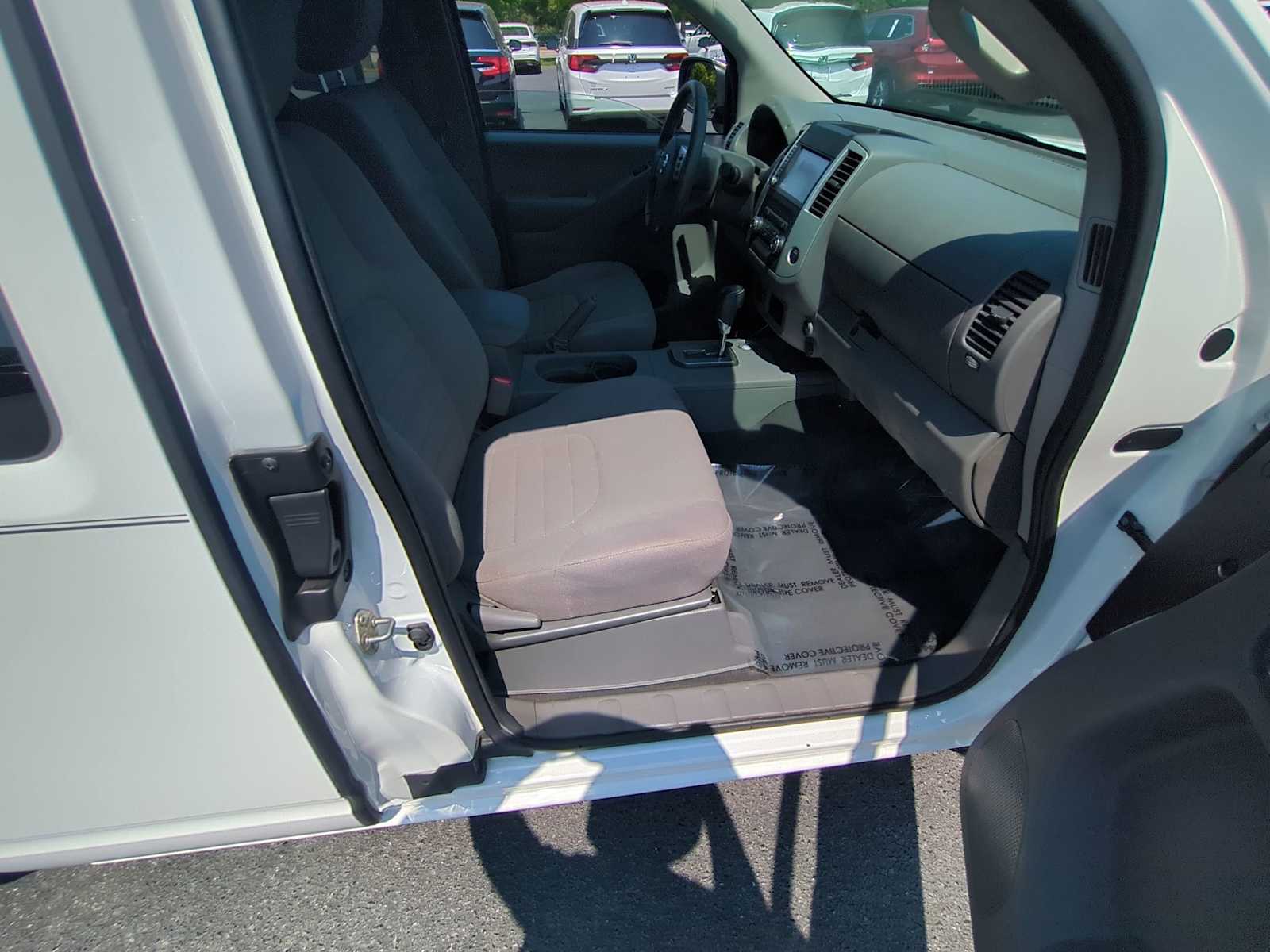 2020 Nissan Frontier S King Cab 4x2 Auto 31