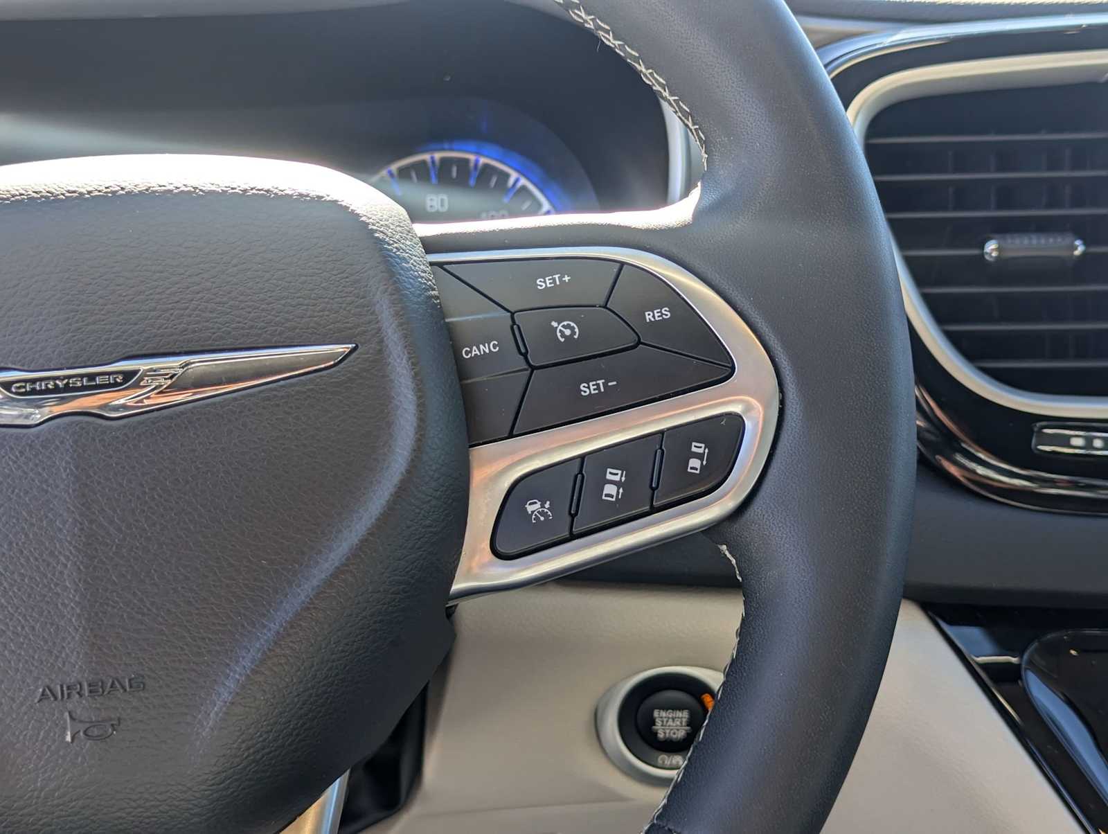 2022 Chrysler Pacifica Touring L 19