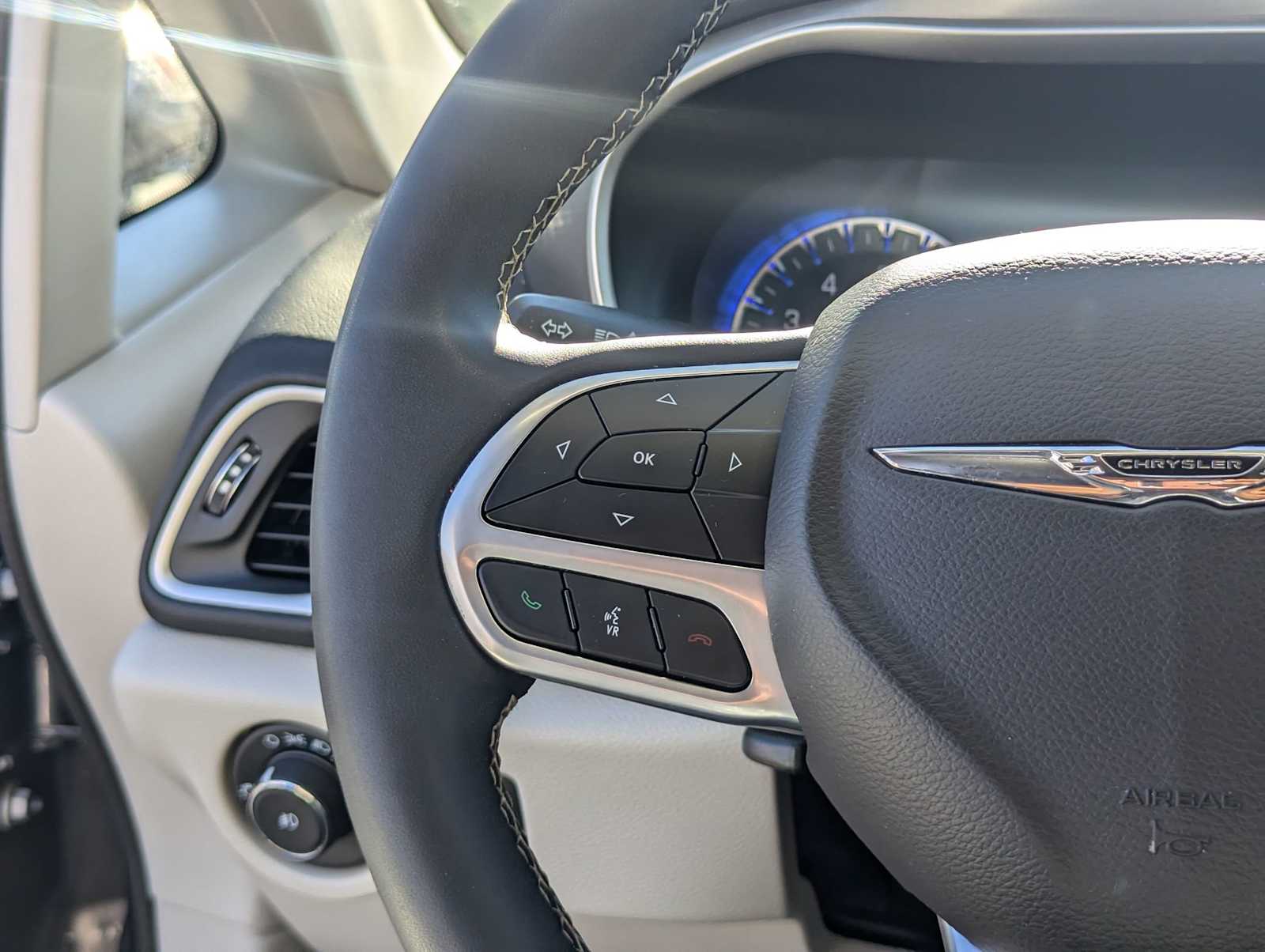 2022 Chrysler Pacifica Touring L 18