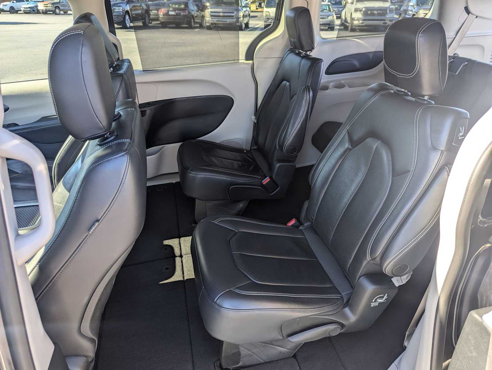 2022 Chrysler Pacifica Touring L 29