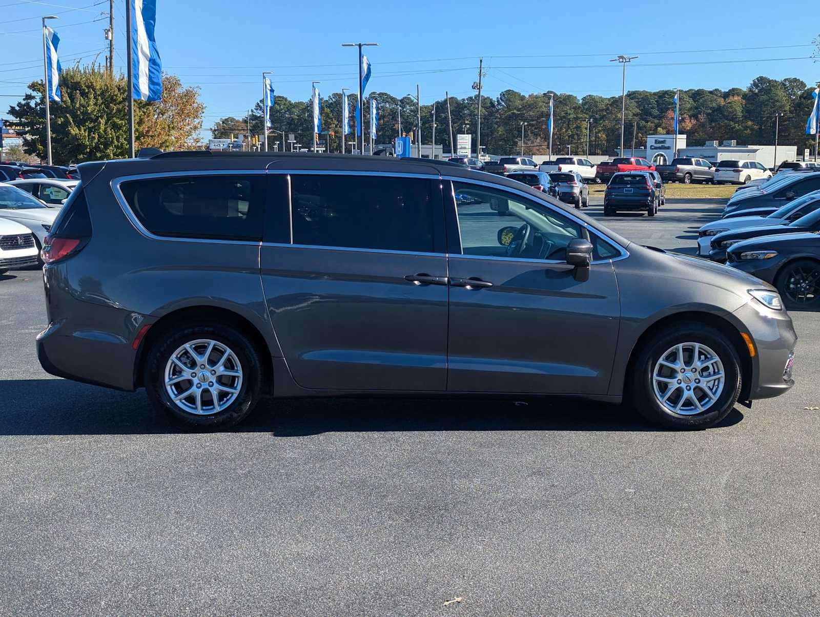 2022 Chrysler Pacifica Touring L 10