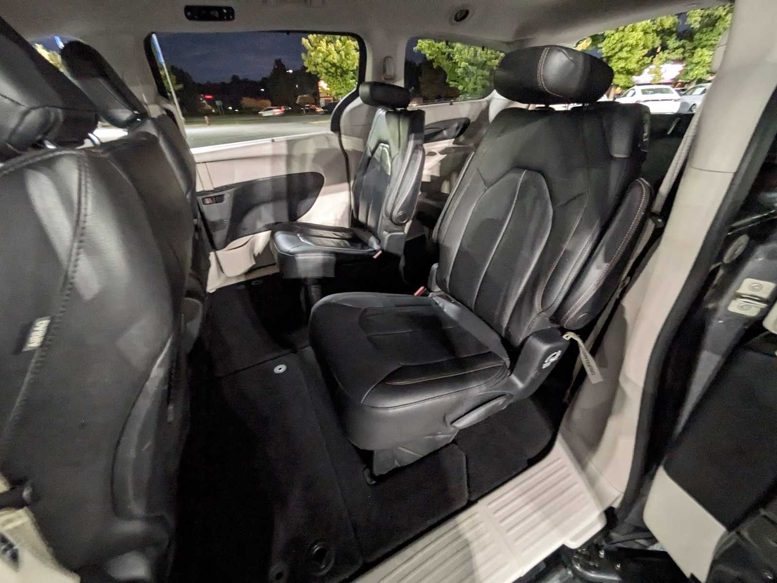 2020 Chrysler Pacifica Touring L 29