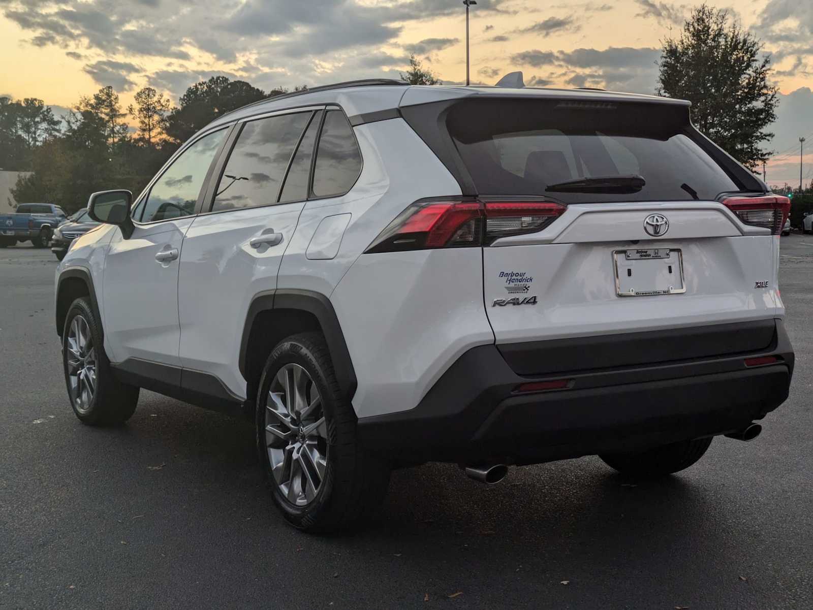 2020 Toyota RAV4 XLE Premium 6