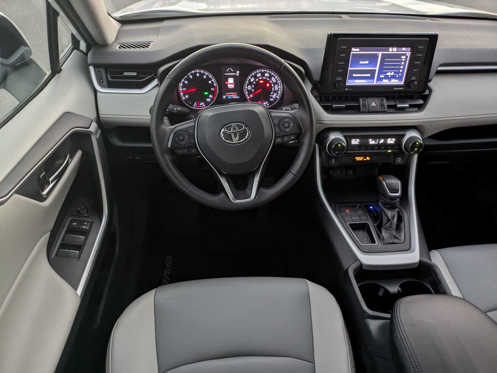 2020 Toyota RAV4 XLE Premium 25