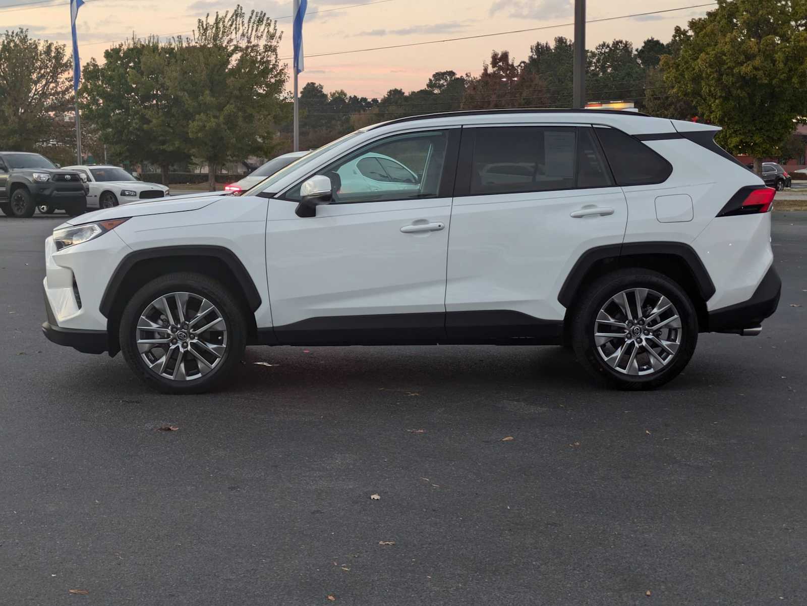 2020 Toyota RAV4 XLE Premium 5