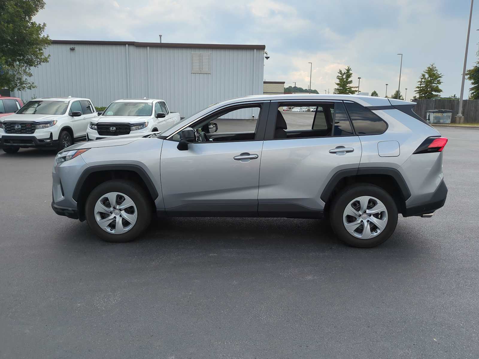 2023 Toyota RAV4 LE 6