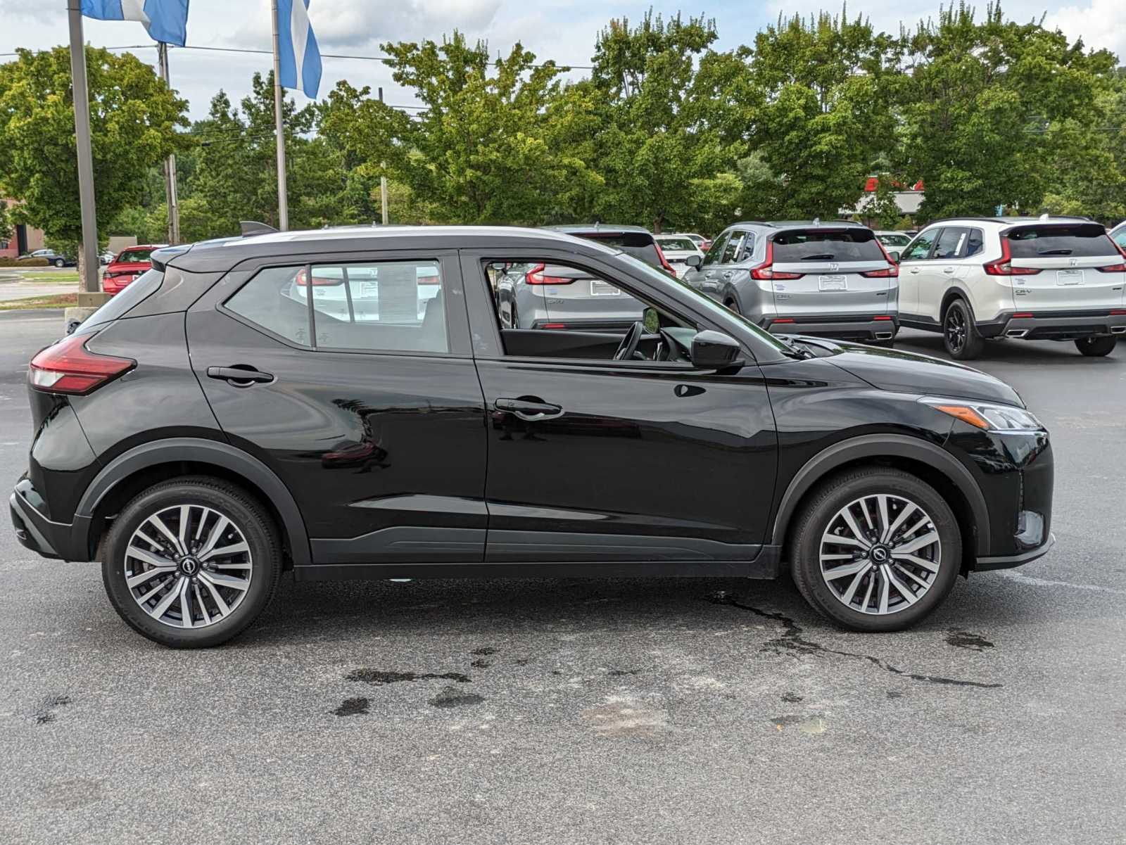 2023 Nissan Kicks SV 10