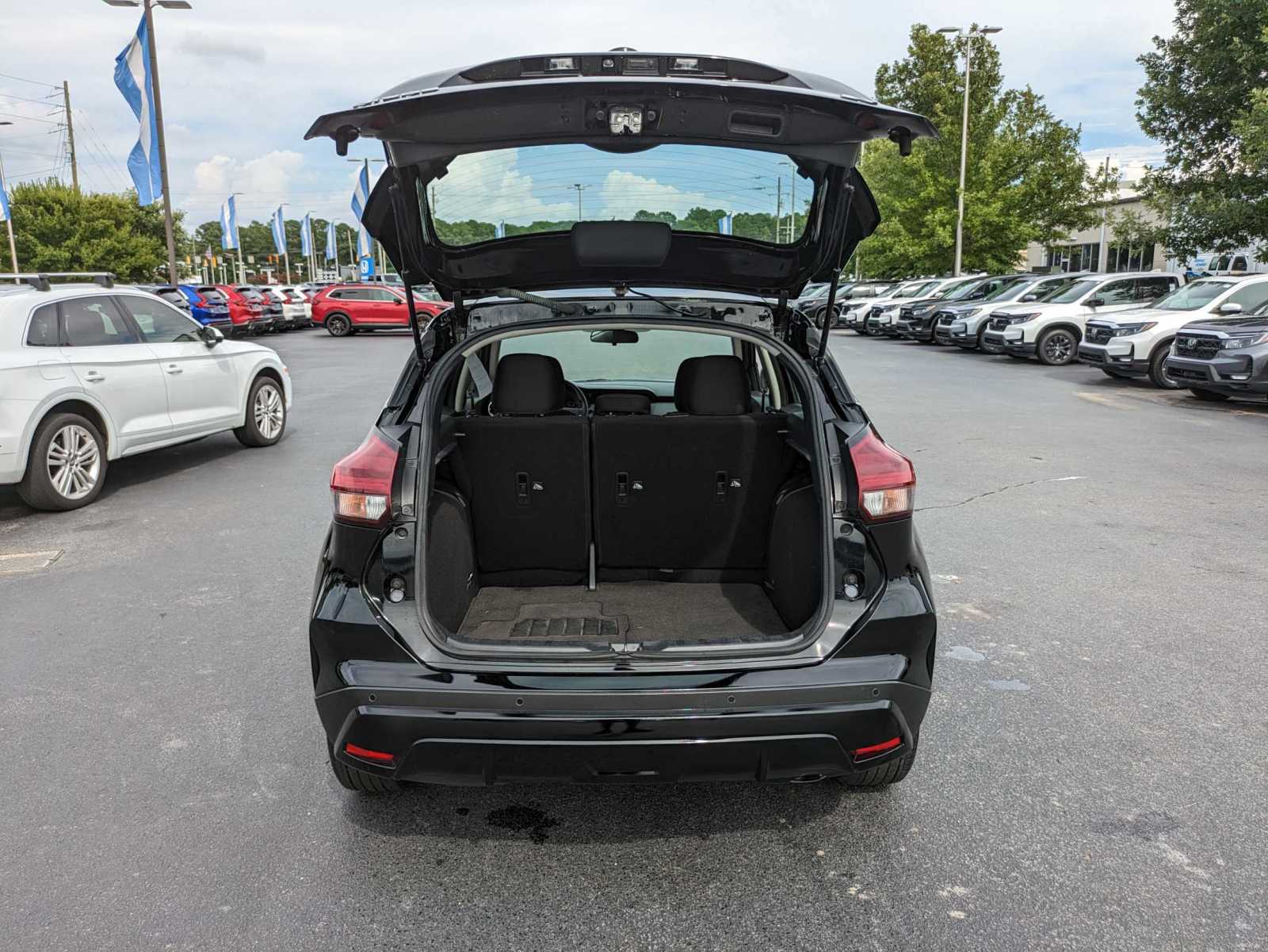 2023 Nissan Kicks SV 28