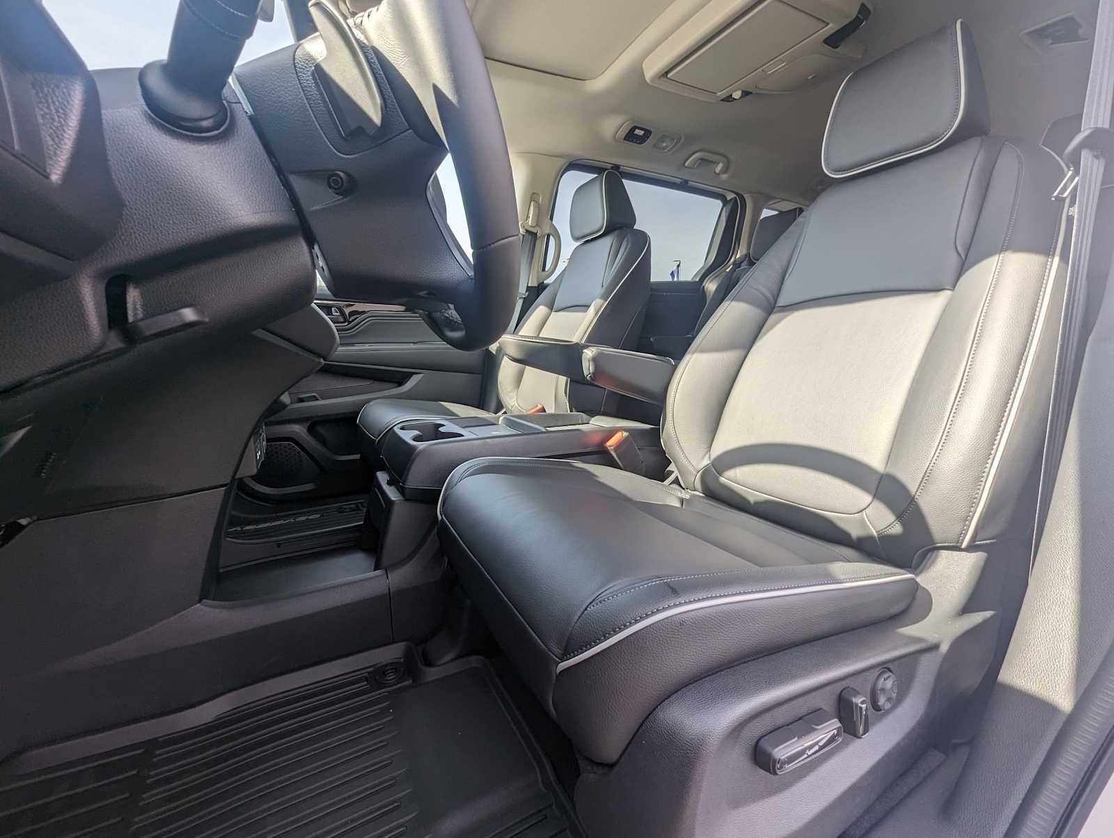 2025 Honda Odyssey Touring 14