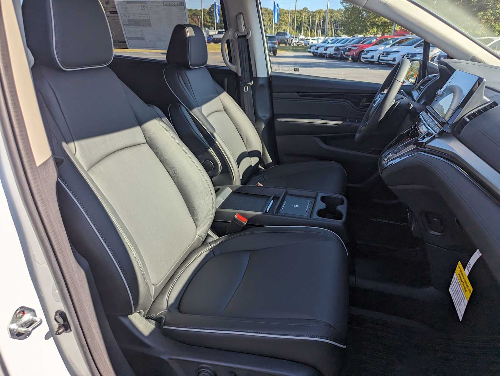 2025 Honda Odyssey Touring 32