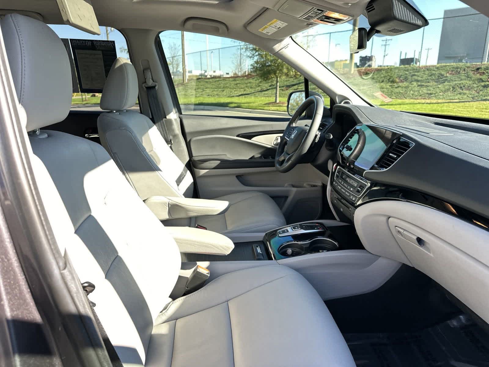 2022 Honda Pilot Touring 7-Passenger 24