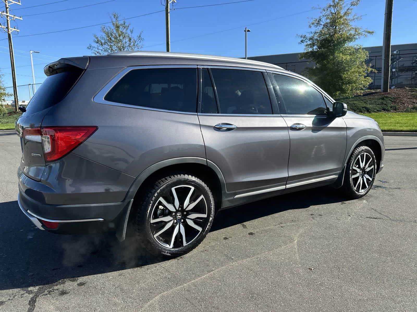 2022 Honda Pilot Touring 7-Passenger 8