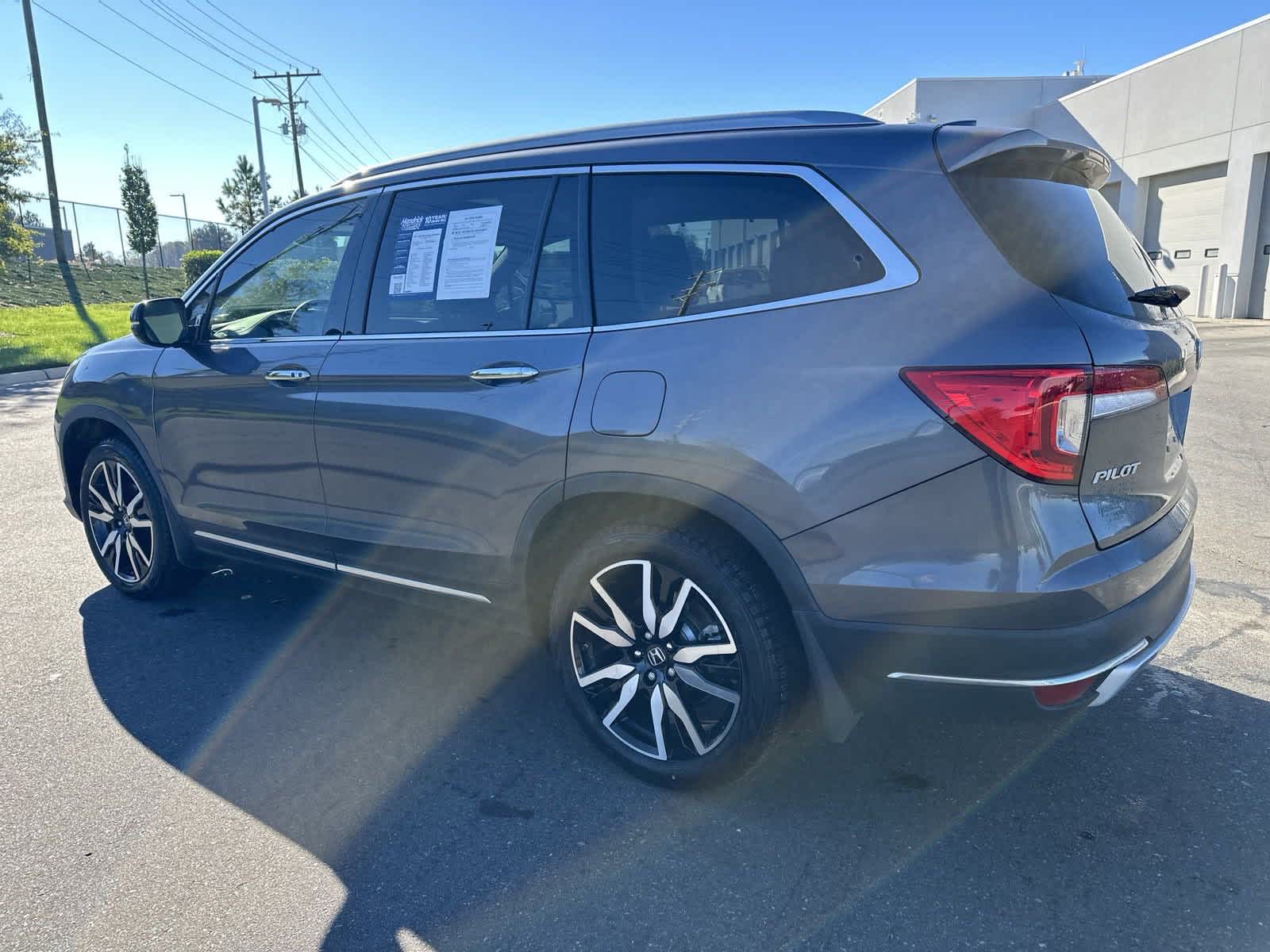 2022 Honda Pilot Touring 7-Passenger 6