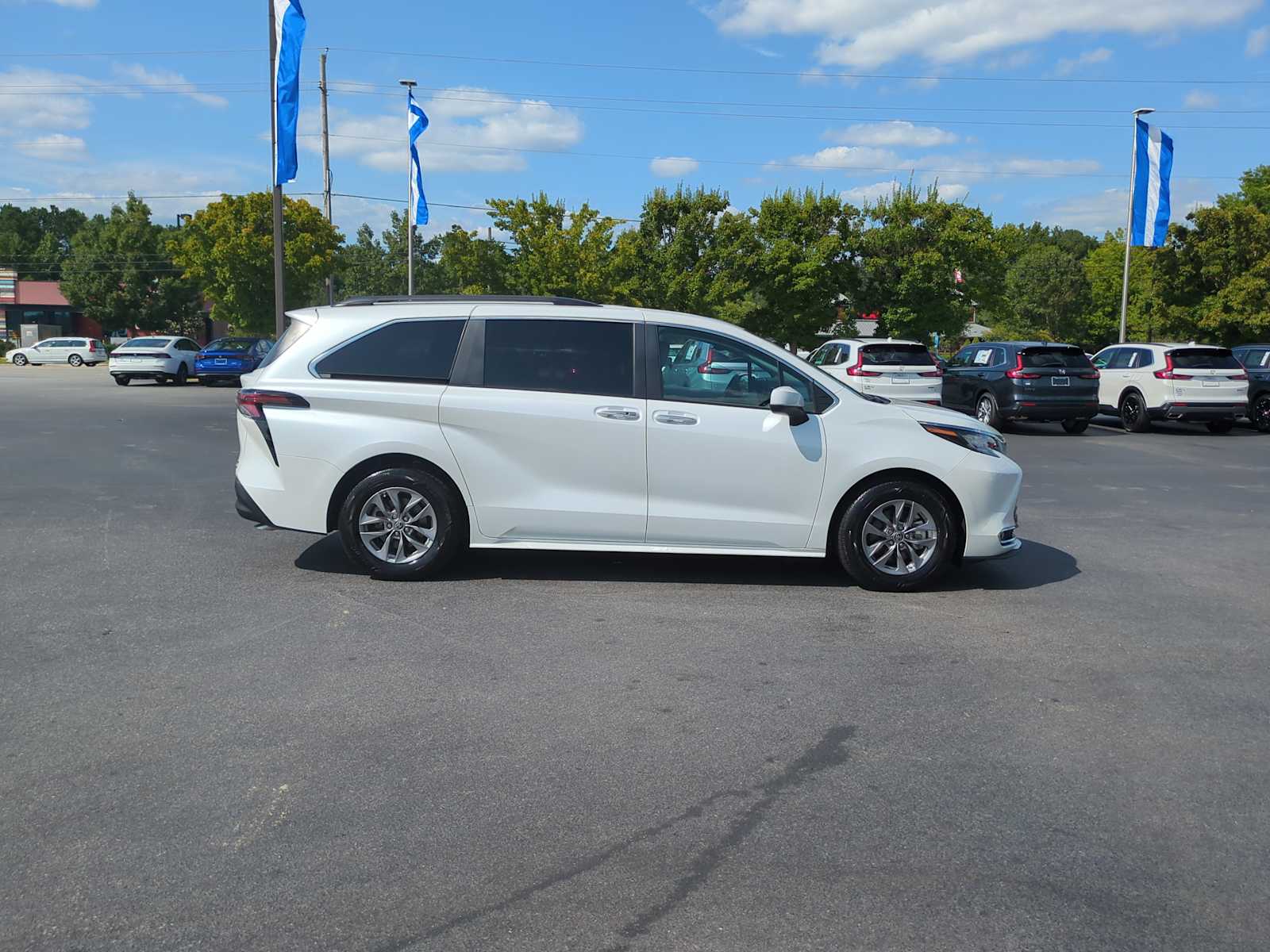 2023 Toyota Sienna XLE 10