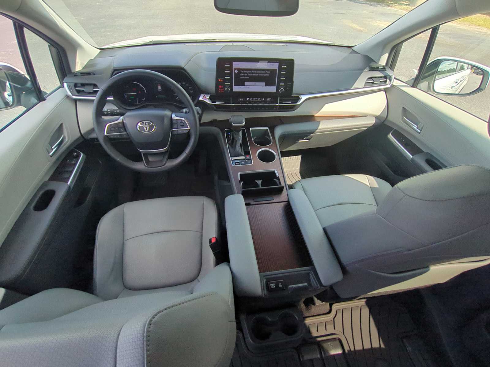 2023 Toyota Sienna XLE 25