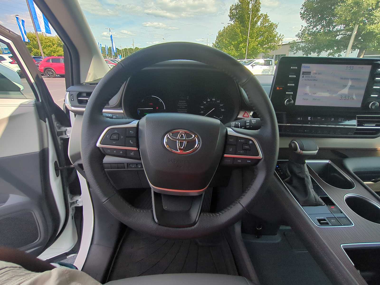 2023 Toyota Sienna XLE 17