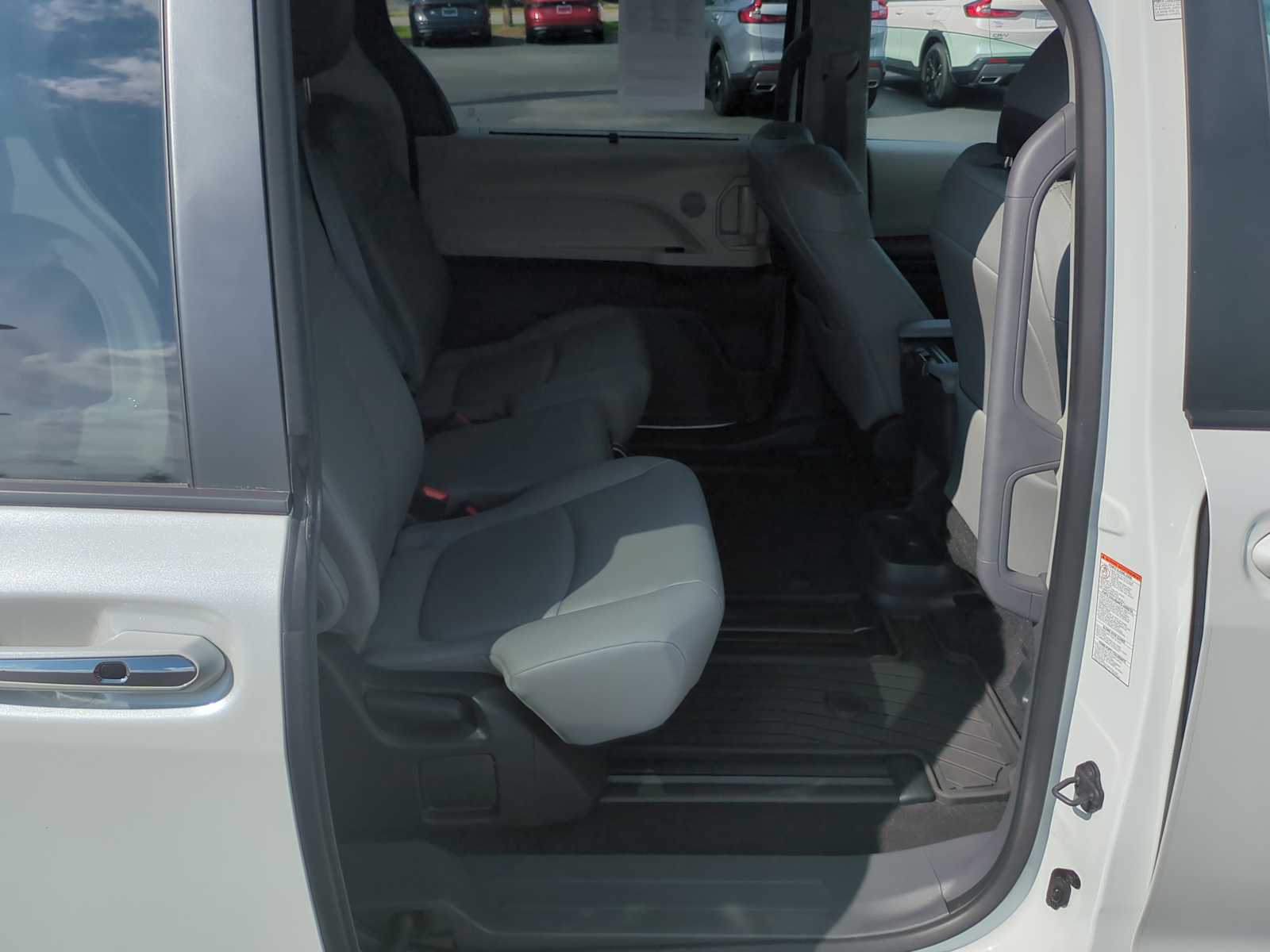 2023 Toyota Sienna XLE 29