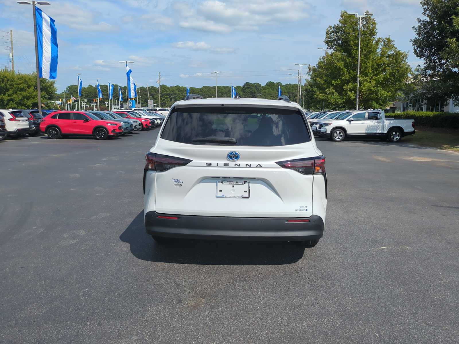 2023 Toyota Sienna XLE 8