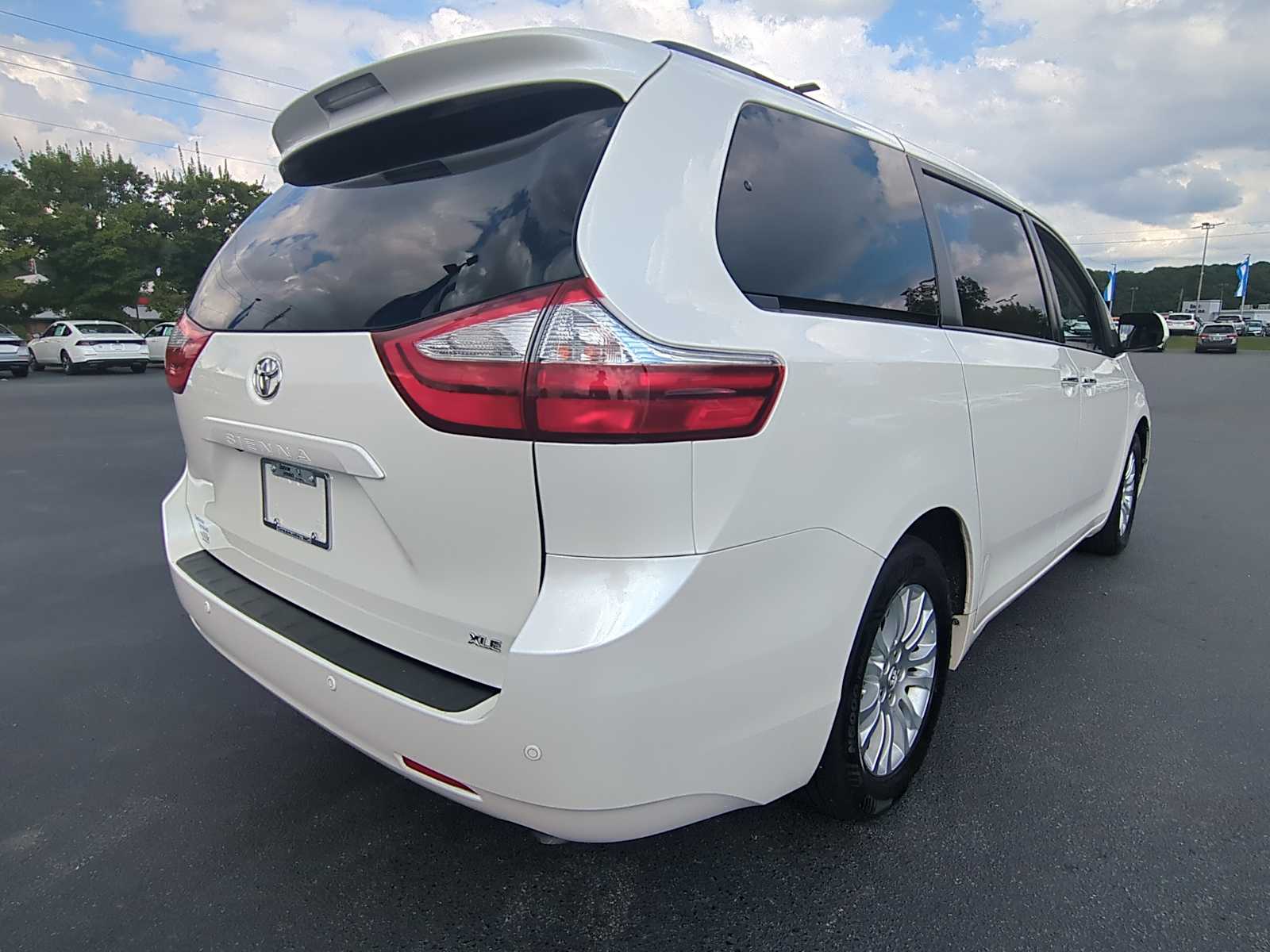 2017 Toyota Sienna XLE 8