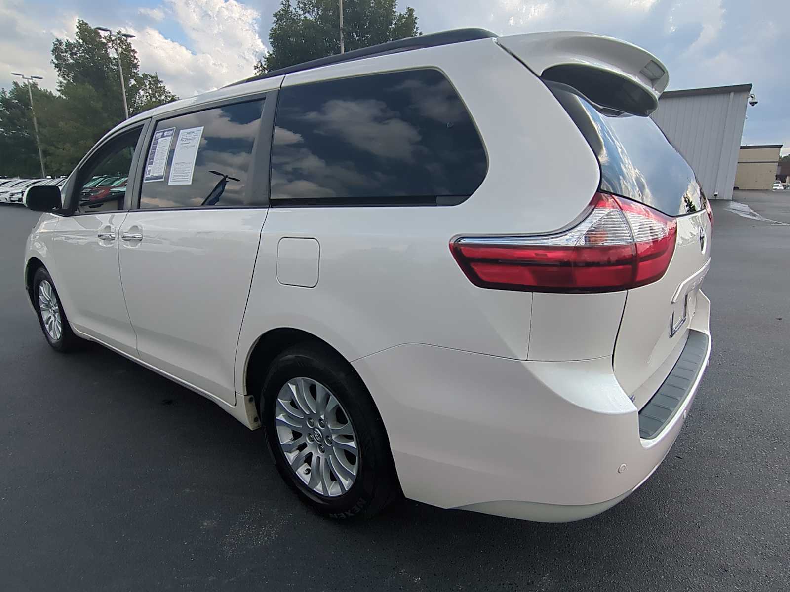 2017 Toyota Sienna XLE 6