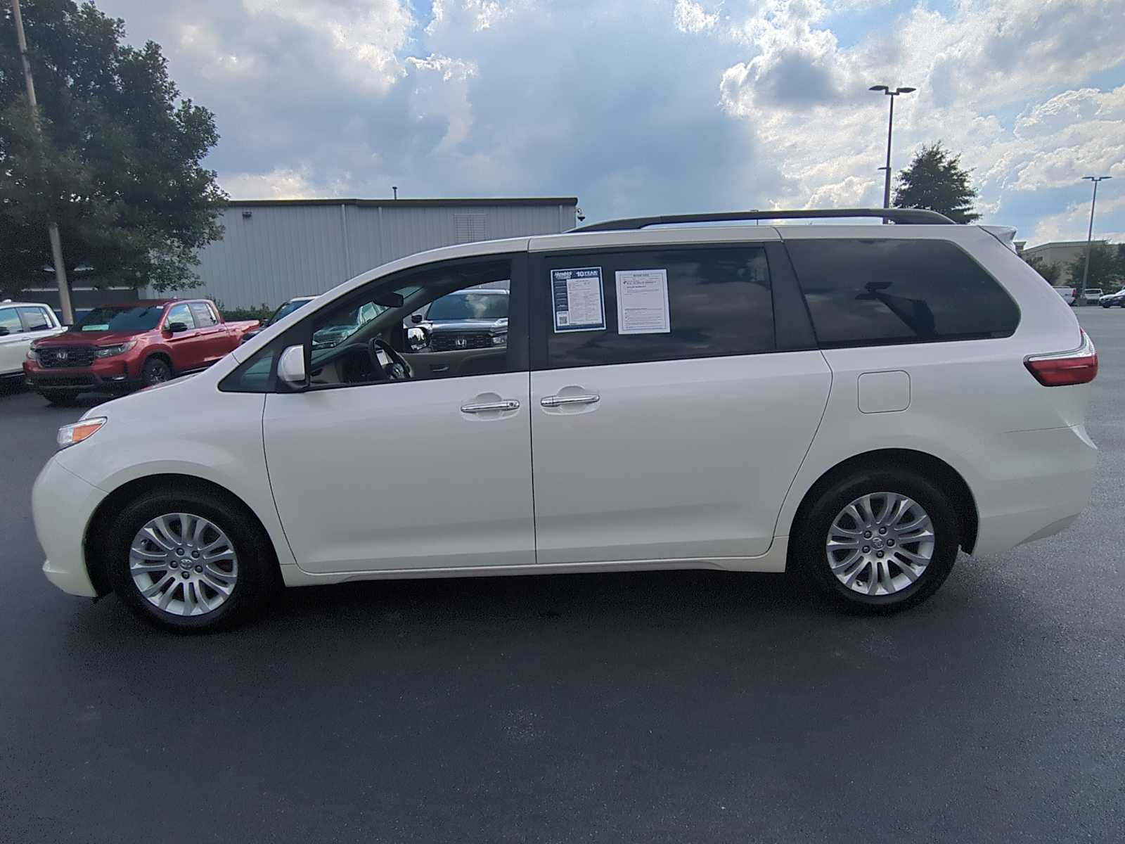 2017 Toyota Sienna XLE 5