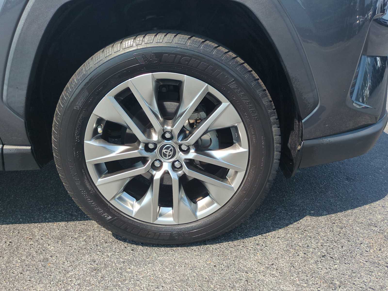 2019 Toyota RAV4 XLE Premium 11