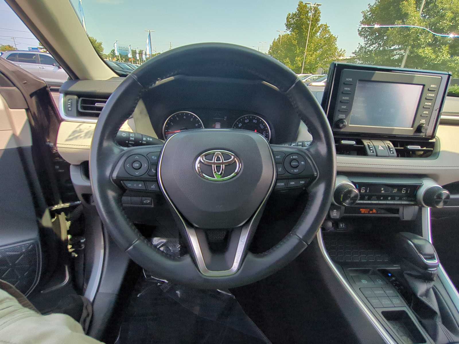 2019 Toyota RAV4 XLE Premium 16