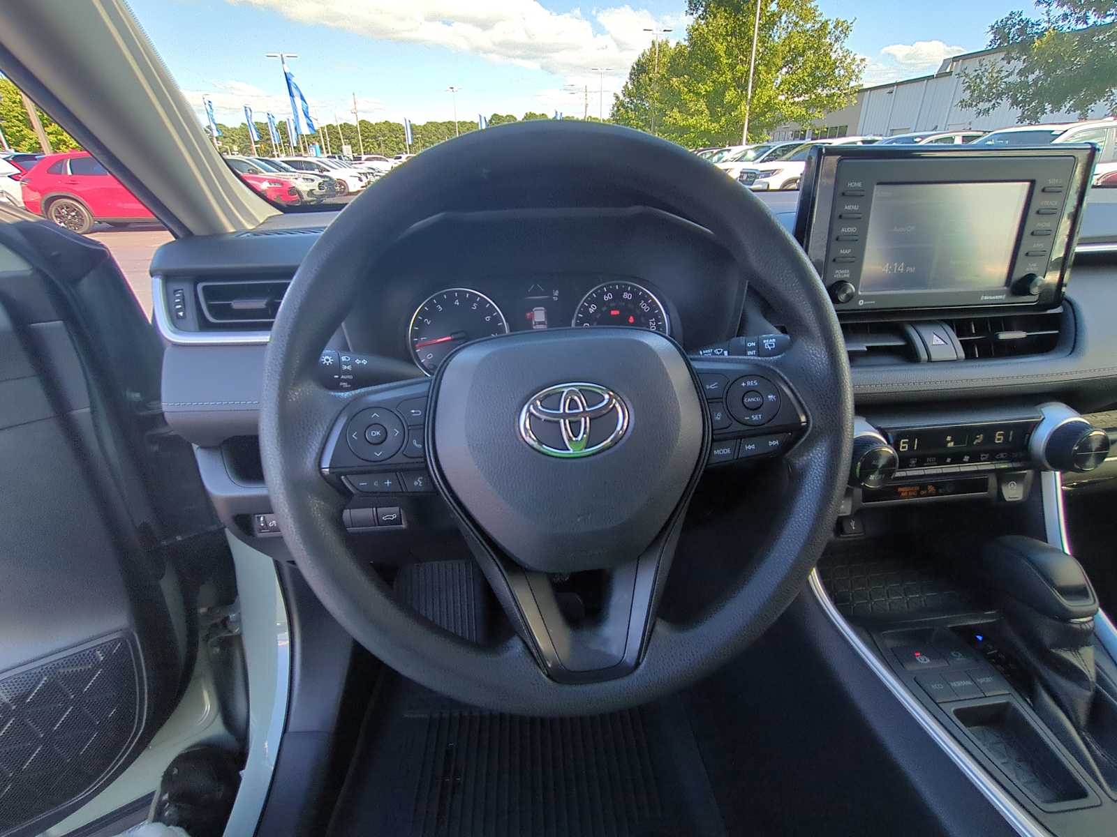 2022 Toyota RAV4 XLE 17