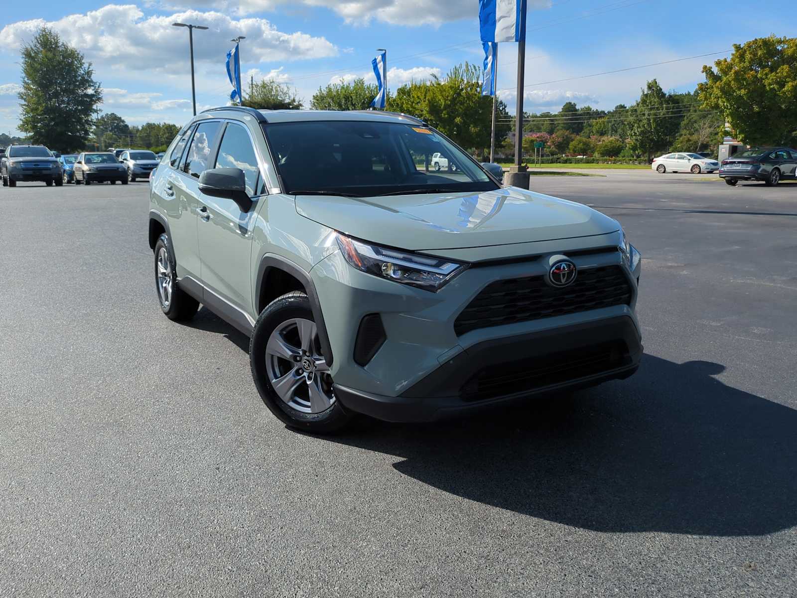 2022 Toyota RAV4 XLE 2