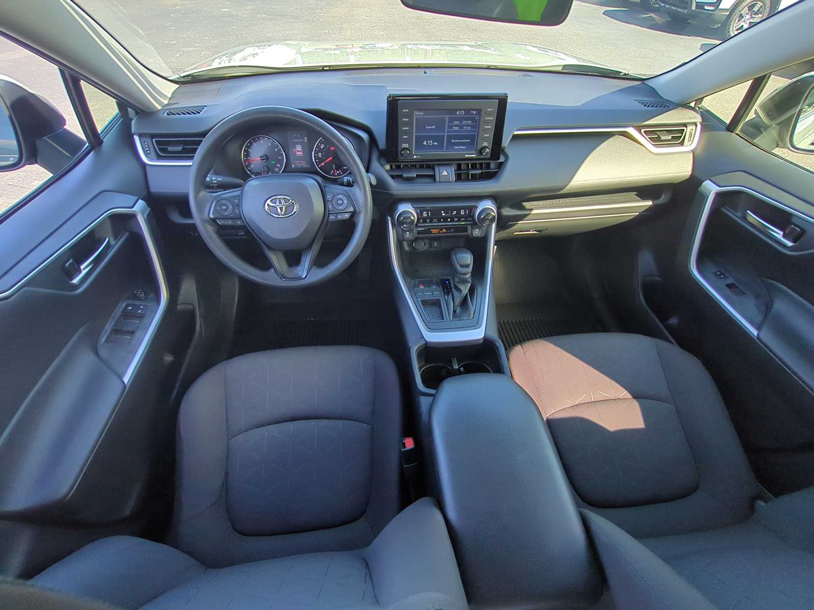 2022 Toyota RAV4 XLE 26