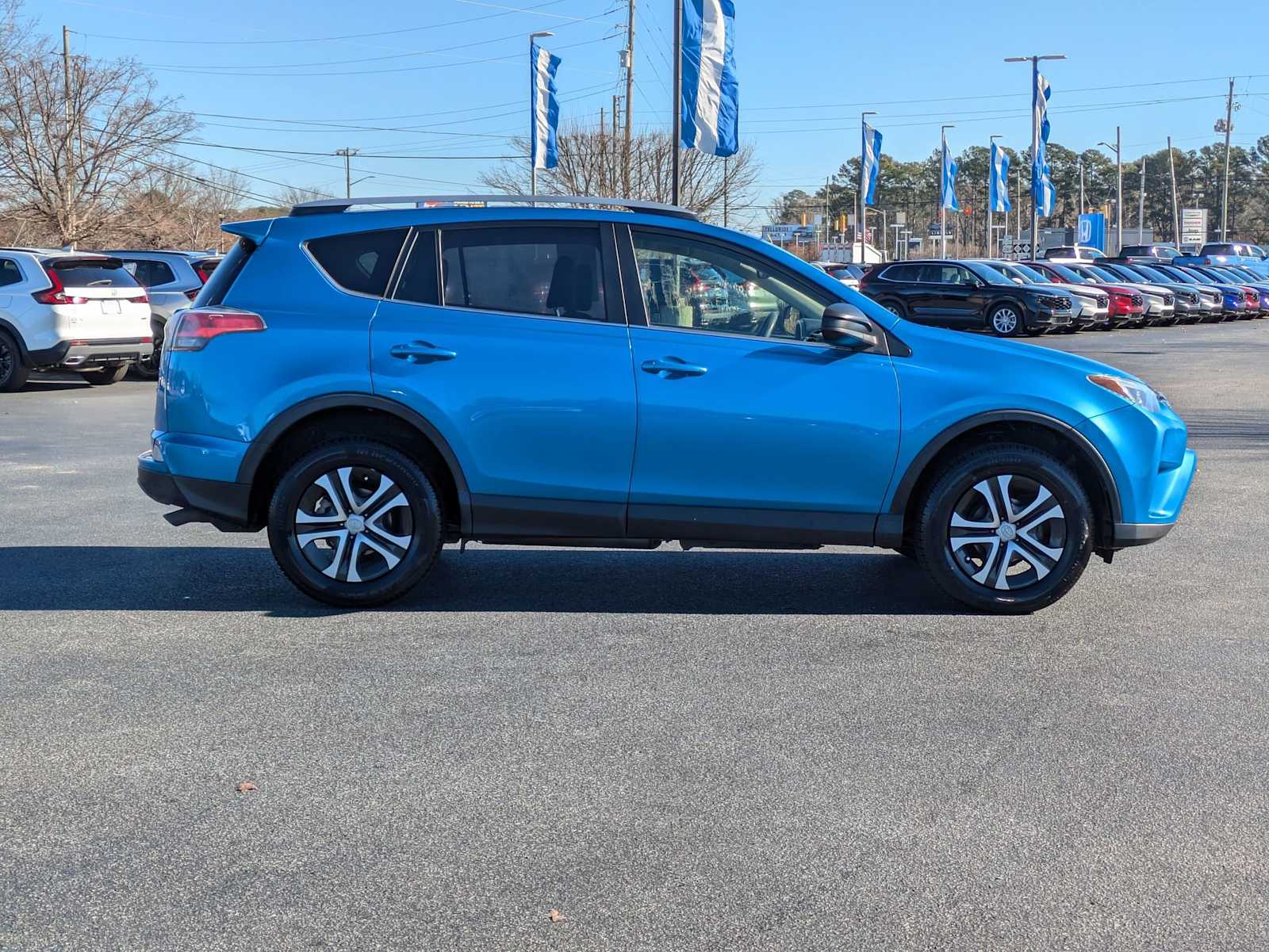 2018 Toyota RAV4 LE 9