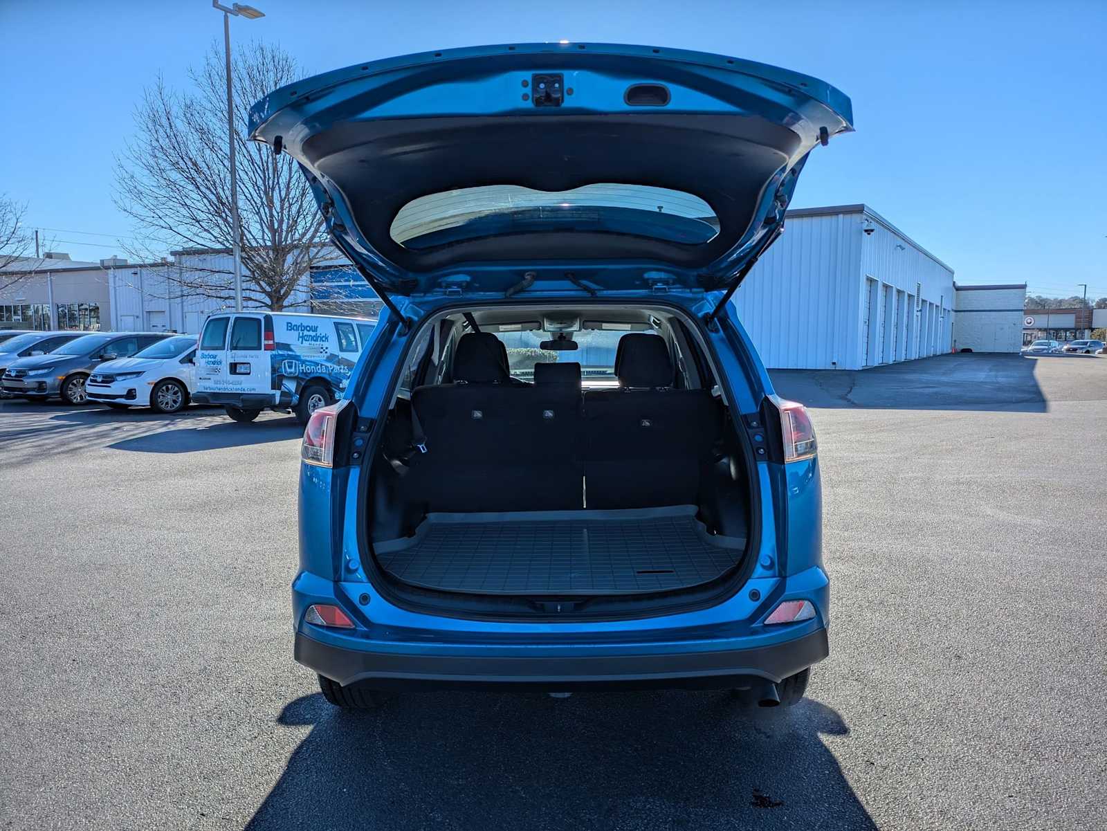 2018 Toyota RAV4 LE 28