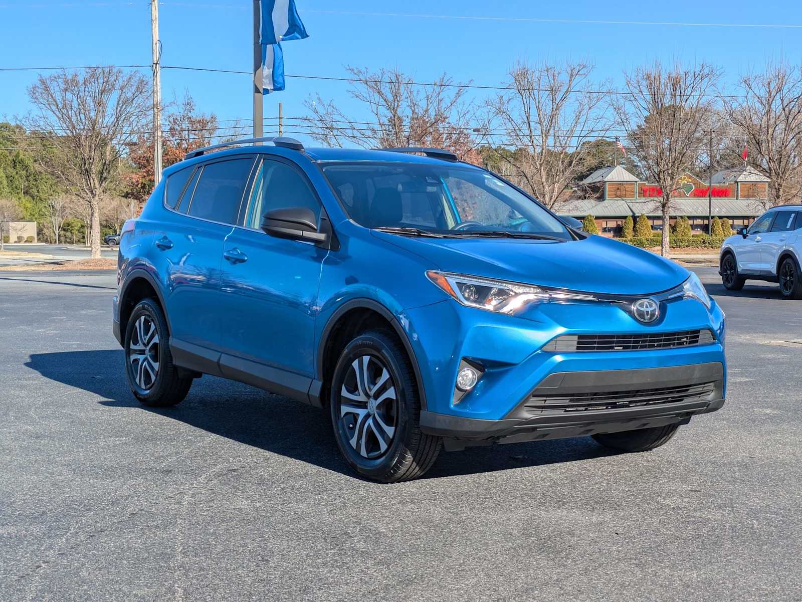 2018 Toyota RAV4 LE 1