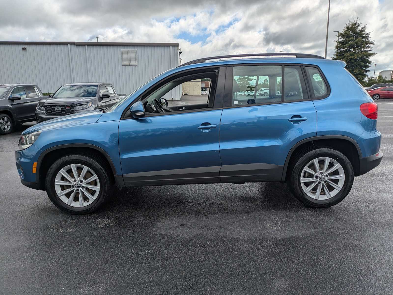 2017 Volkswagen Tiguan S 6