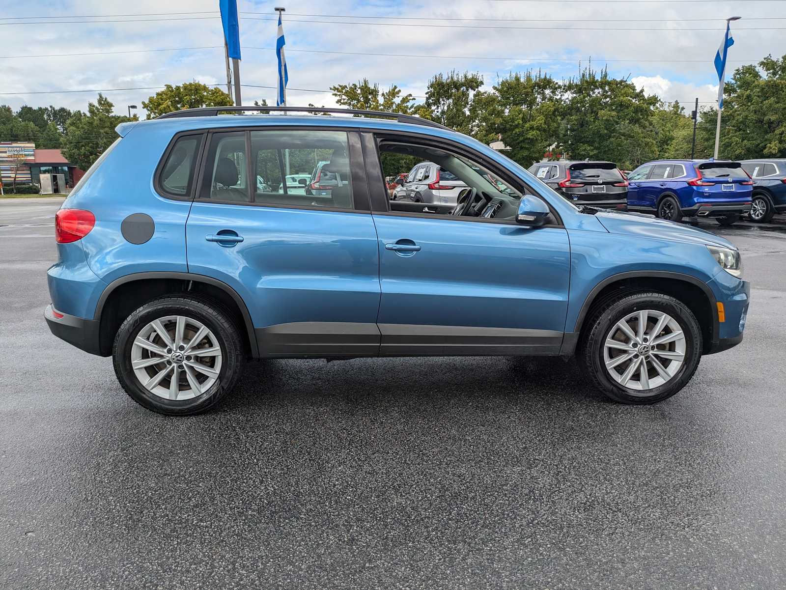 2017 Volkswagen Tiguan S 10