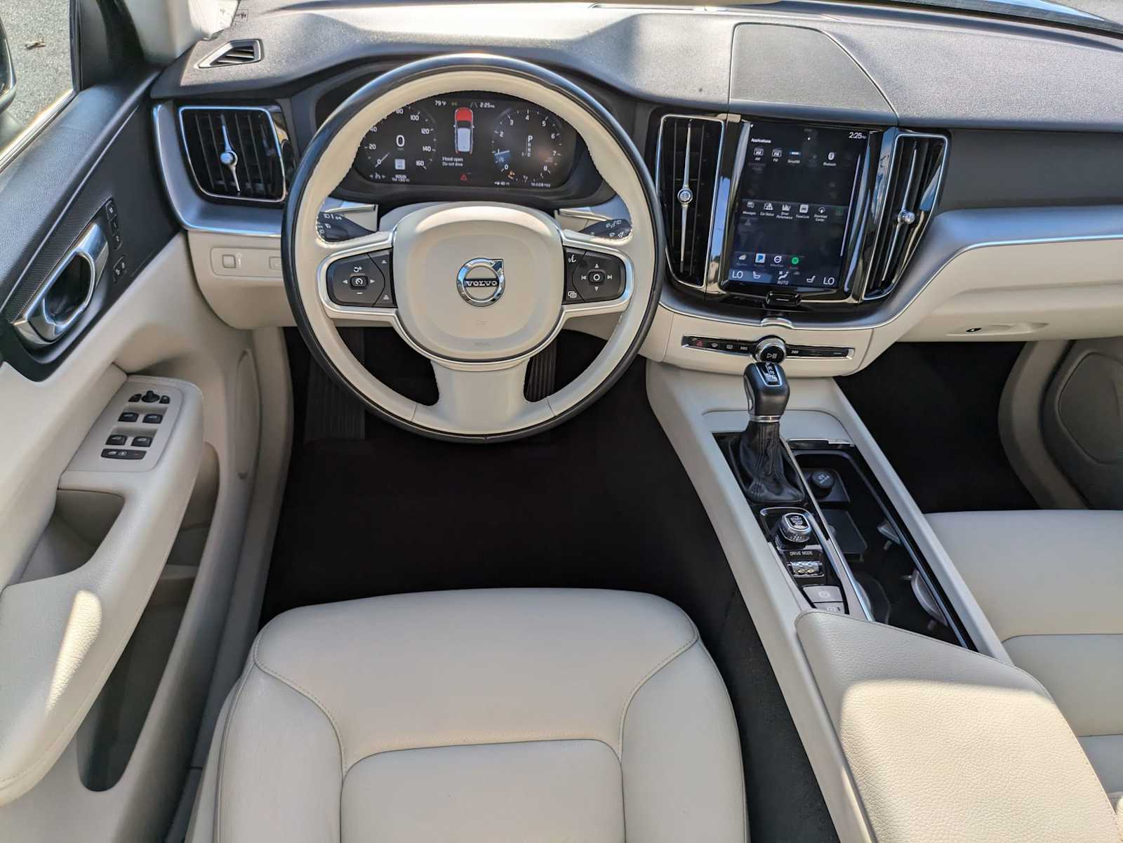 2020 Volvo XC60 Momentum 26