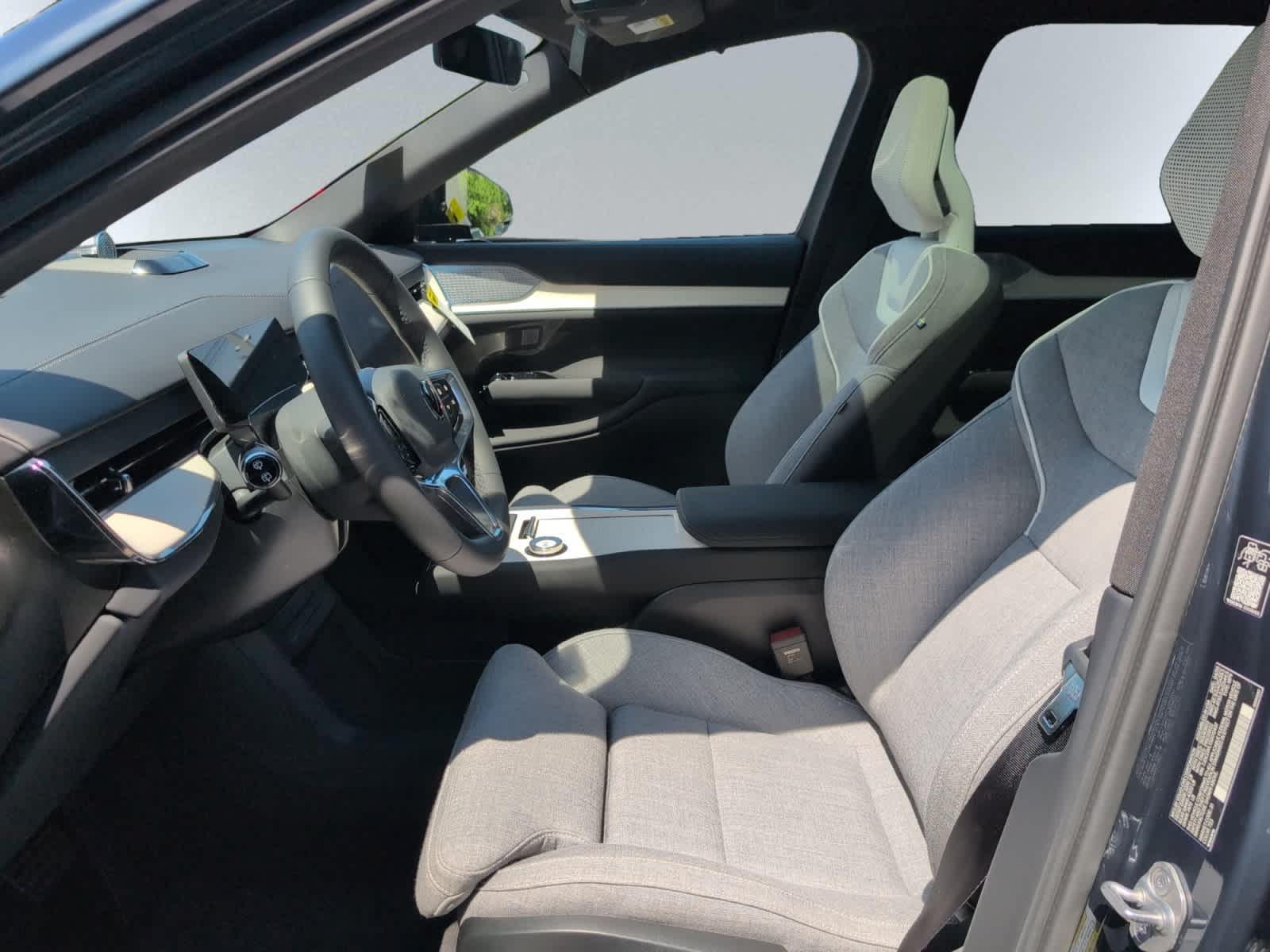 2025 Volvo EX90 Ultra - Photo 7