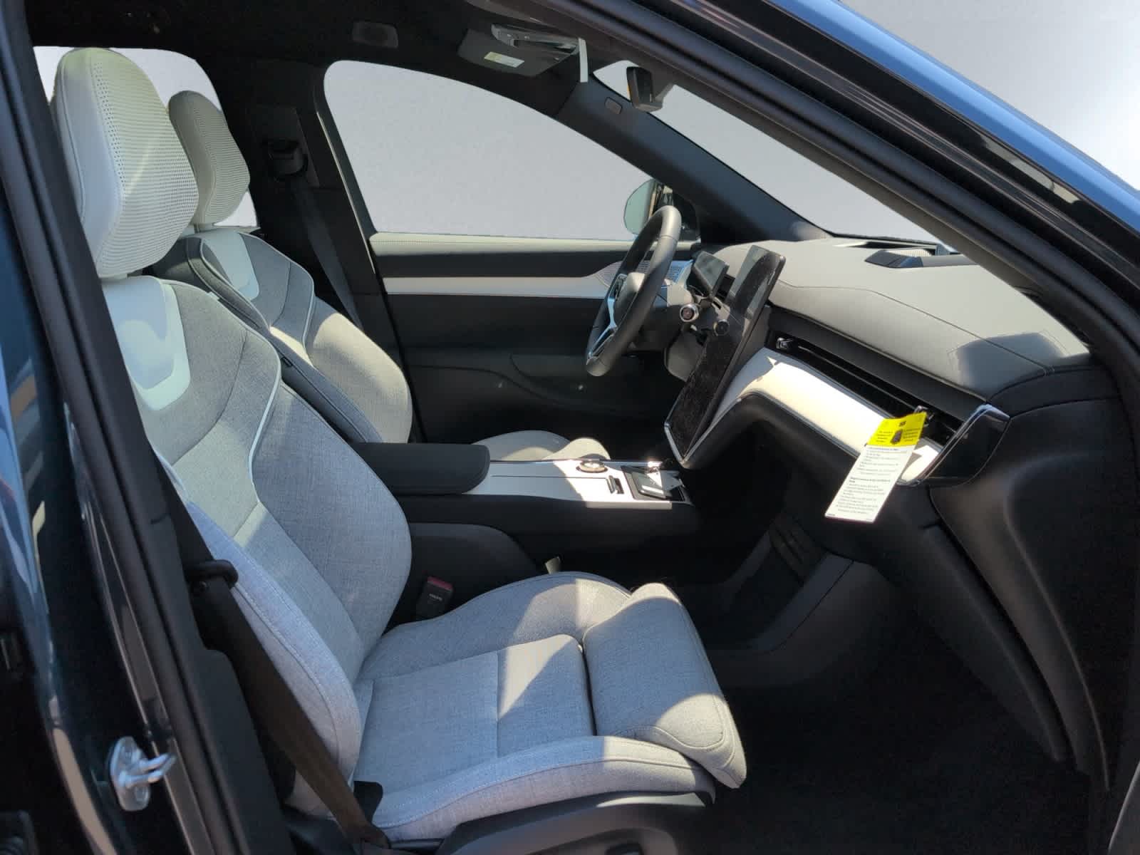 2025 Volvo EX90 Ultra - Photo 19