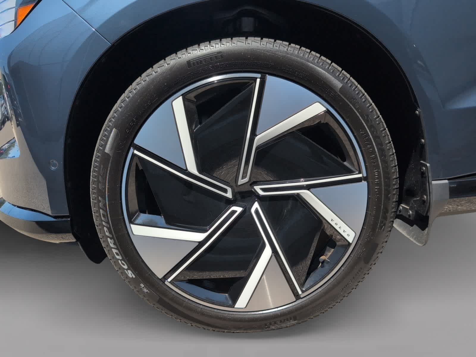 2025 Volvo EX90 Ultra - Photo 8