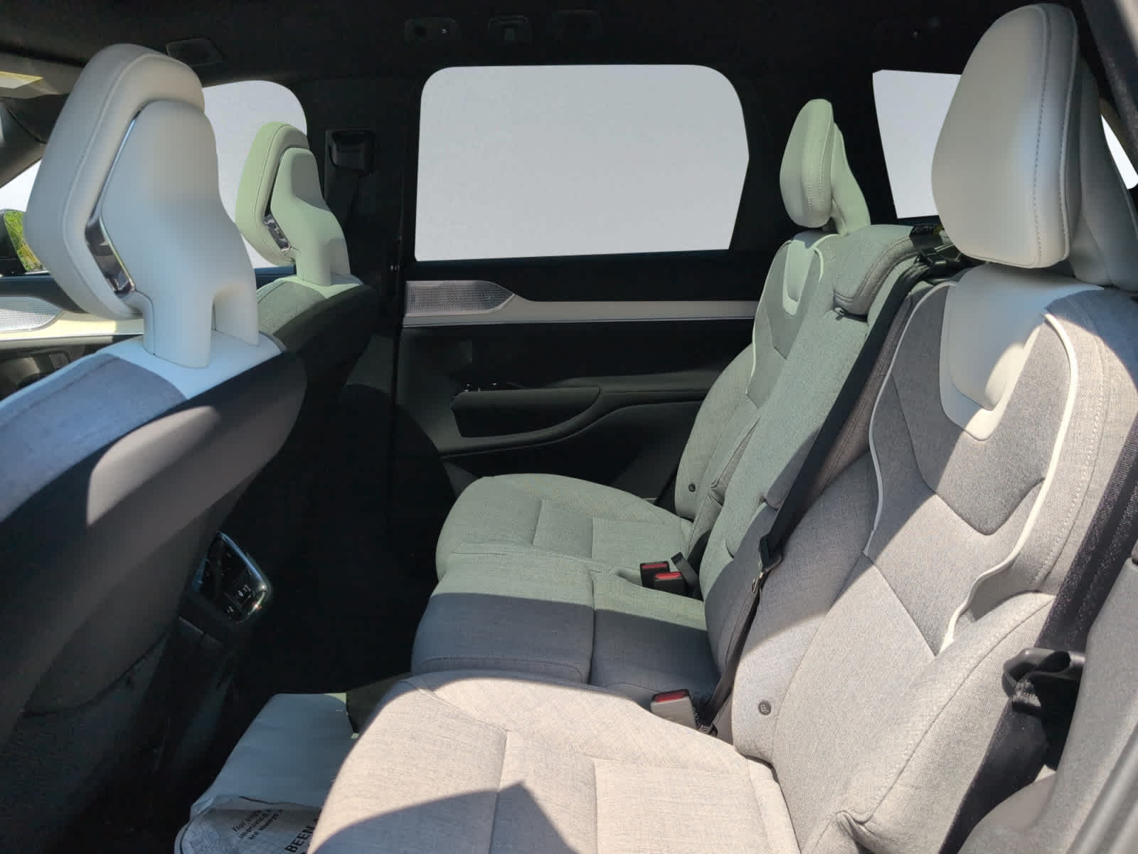 2025 Volvo EX90 Ultra - Photo 18