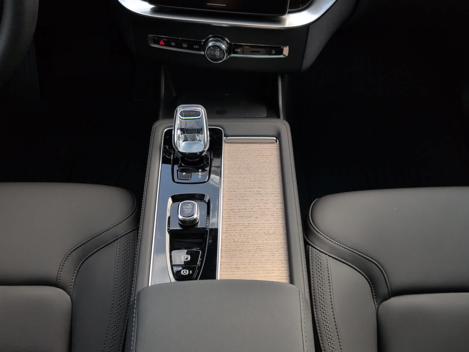 2026 Volvo XC90 Plus - Photo 15