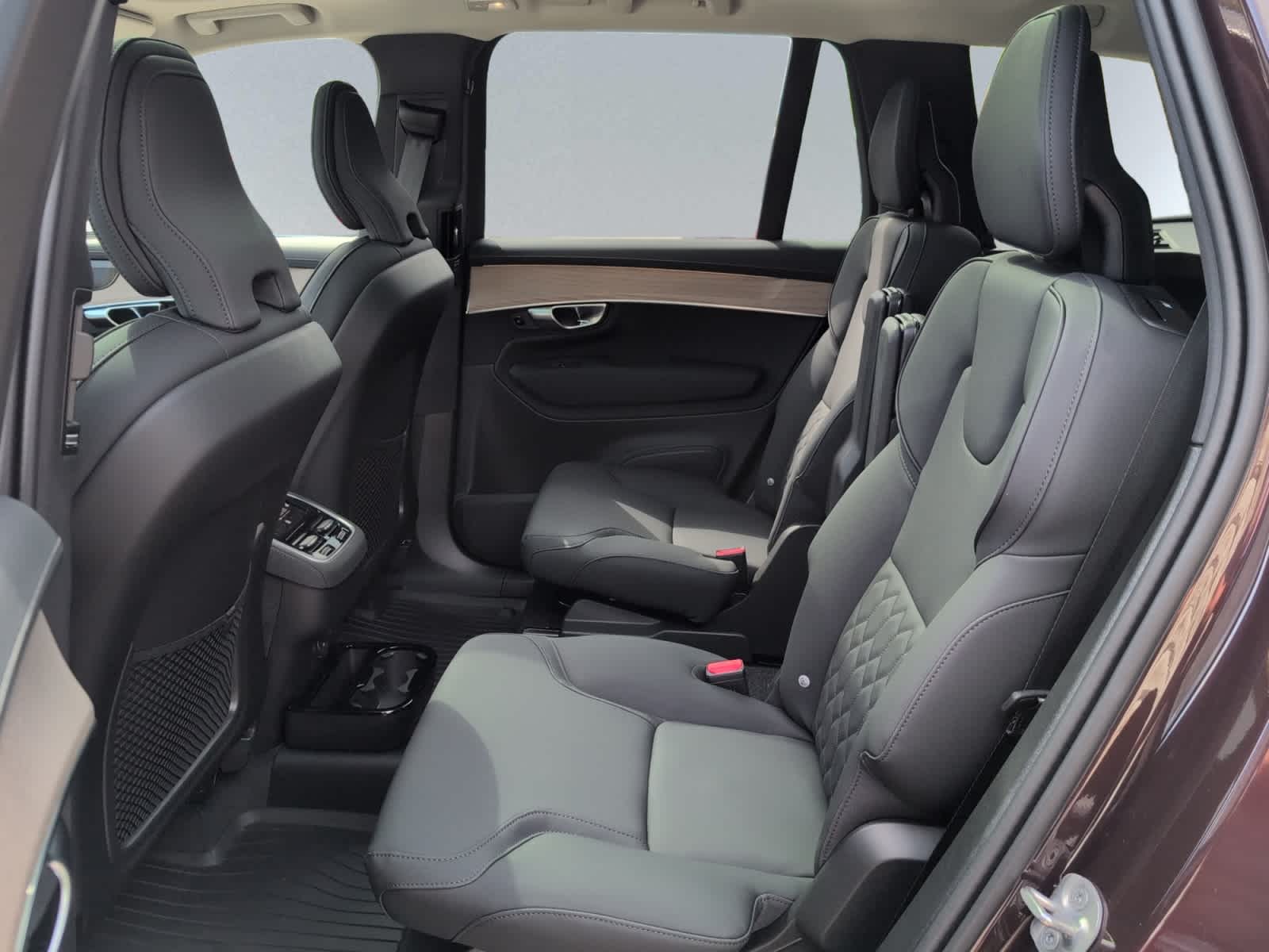 2026 Volvo XC90 Plus - Photo 18
