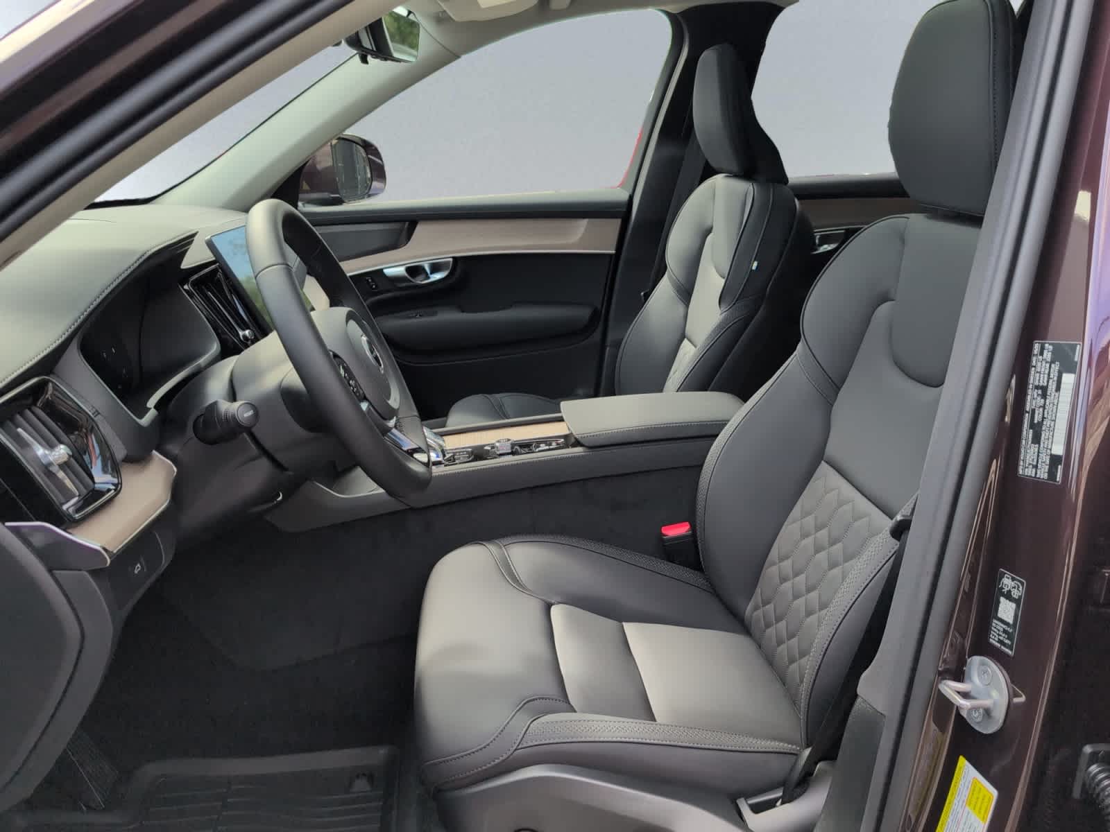2026 Volvo XC90 Plus - Photo 7