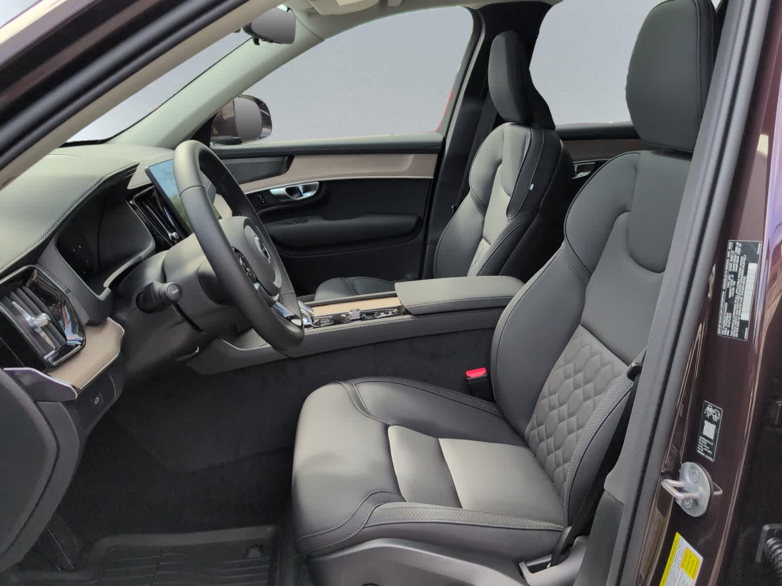 2026 Volvo XC90 Plus - Photo 7